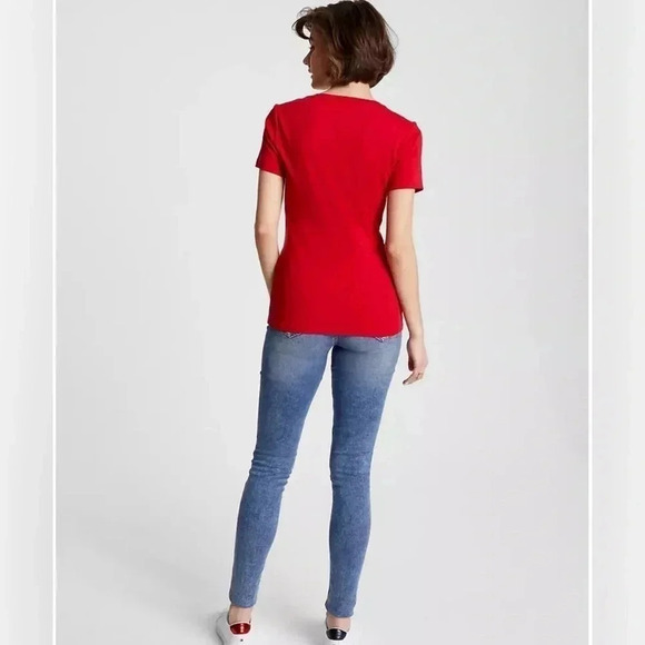 Tommy Hilfiger Women’s Favorite V-Neck Short Sleeve Red T-Shirt Medium - Picture 6 of 16